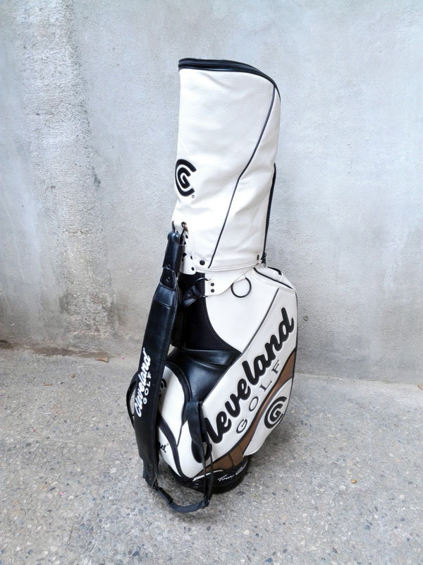 bolsa golf cleveland piel negro blanco. 90-127x26x46 1u